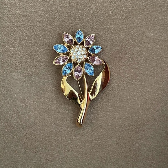 Stunning flower brooch m - Picture 1 of 4